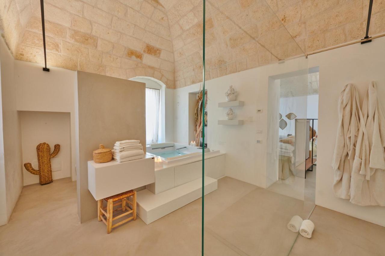 Deluxe Suite Spa Bath