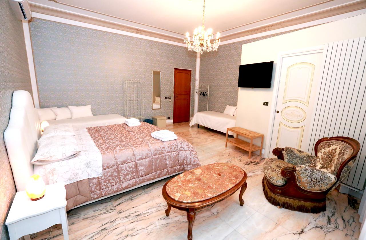 Deluxe King Suite,213412289:JPEG