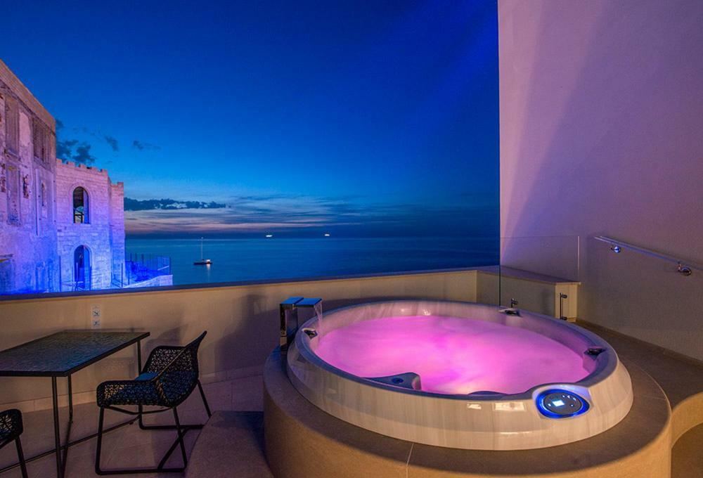 Suite 354 Sea View
