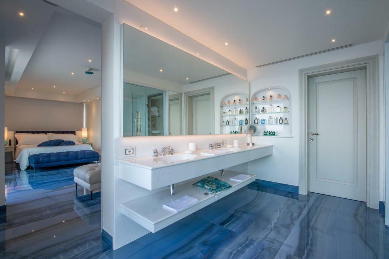 Suite 251 Sea View